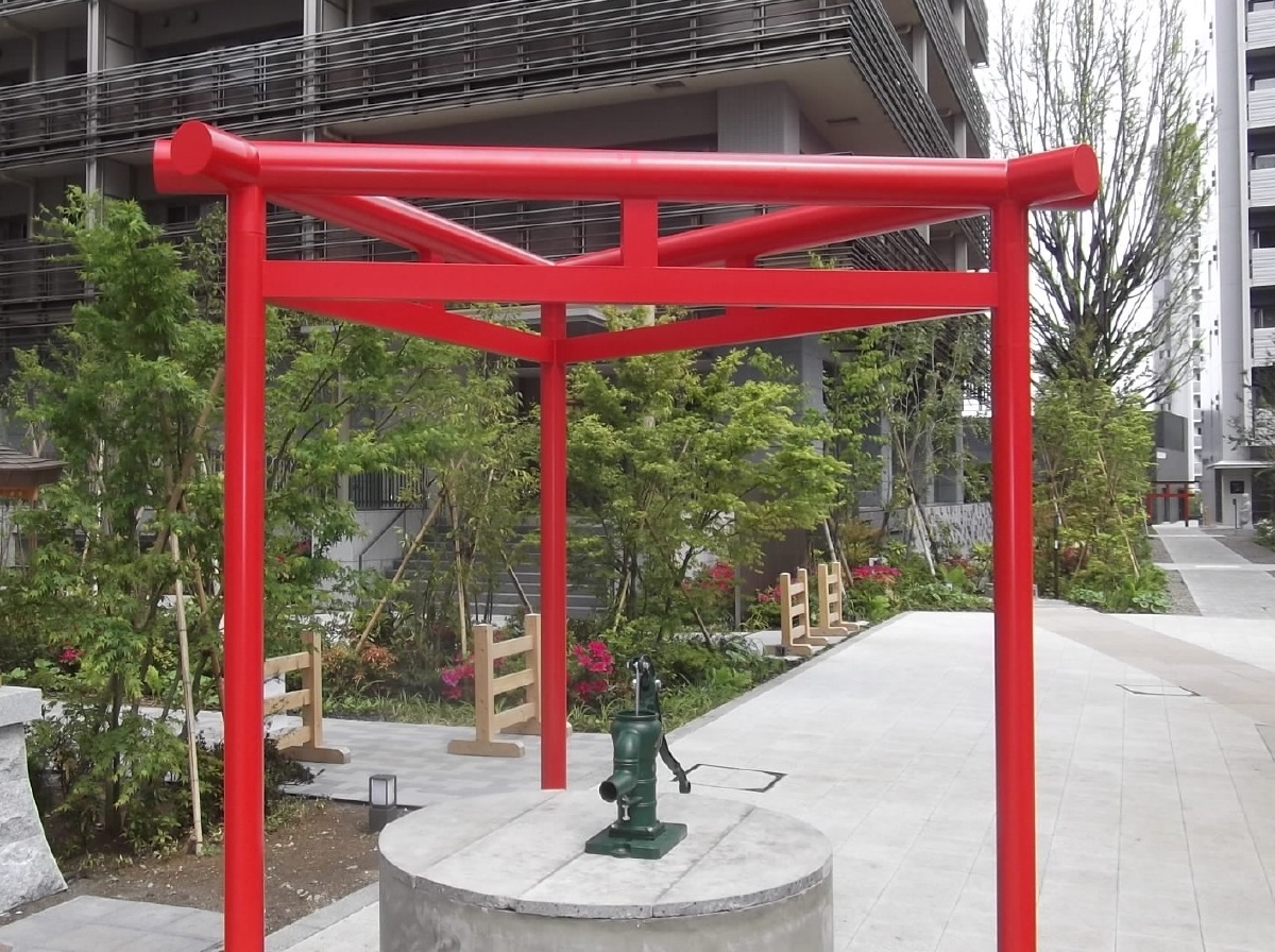 新宿区　神社　三角